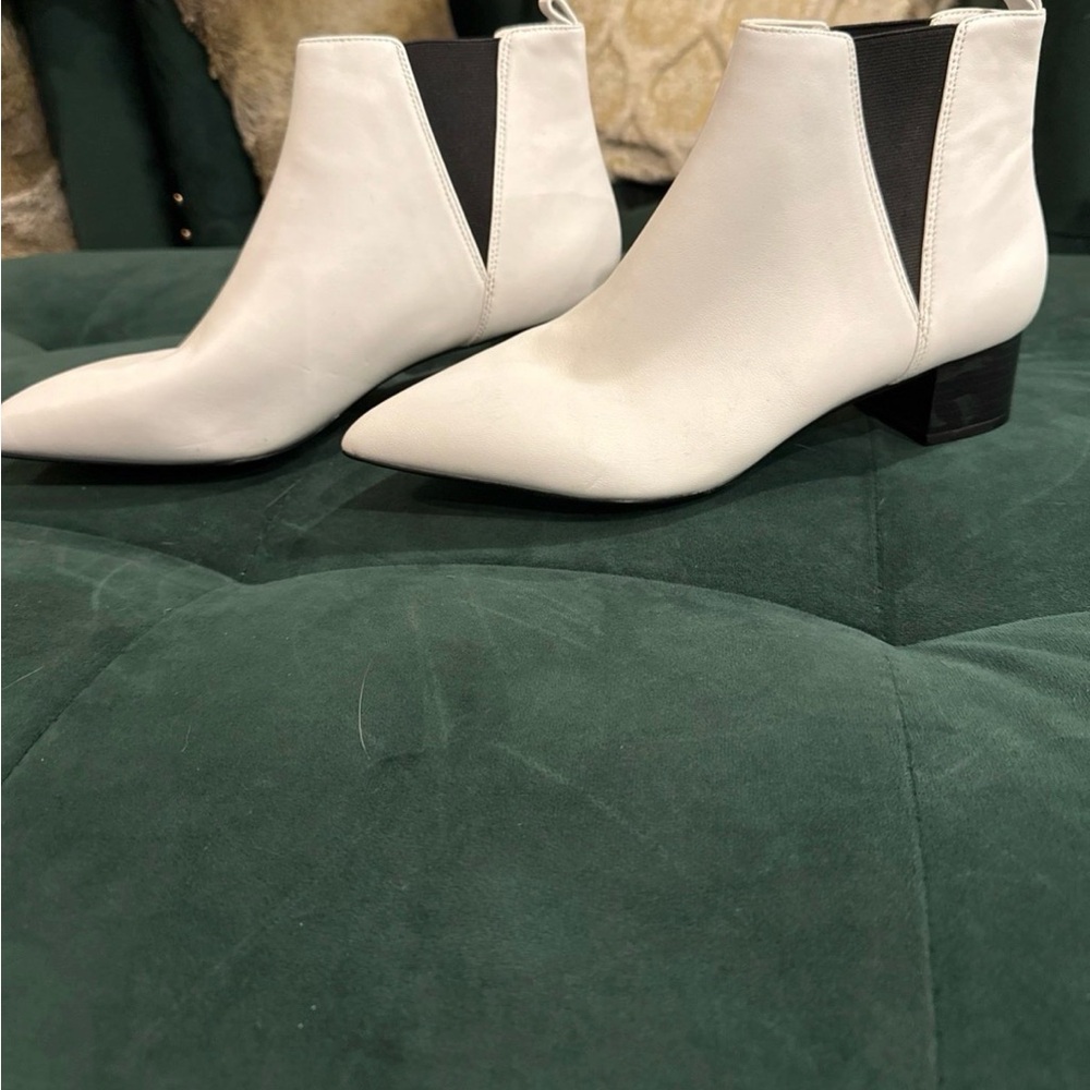 Women's White Pointed Chelsea Ankle Boots